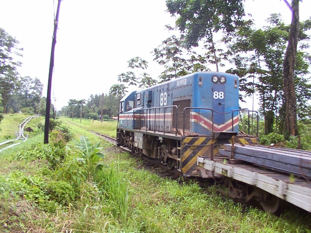 Fecosa 88 on steel barstock train 