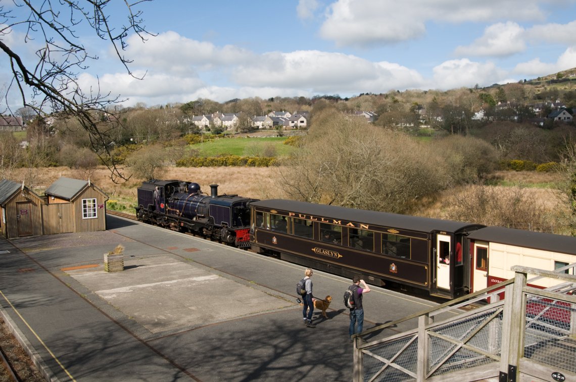 NGG16 84 and Pullman carriage Glaslyn at Waunfawr
