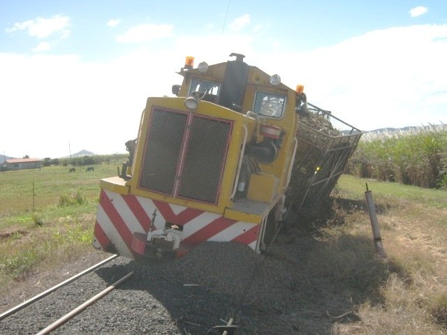 Loco #22 derails crossing the 3'6".