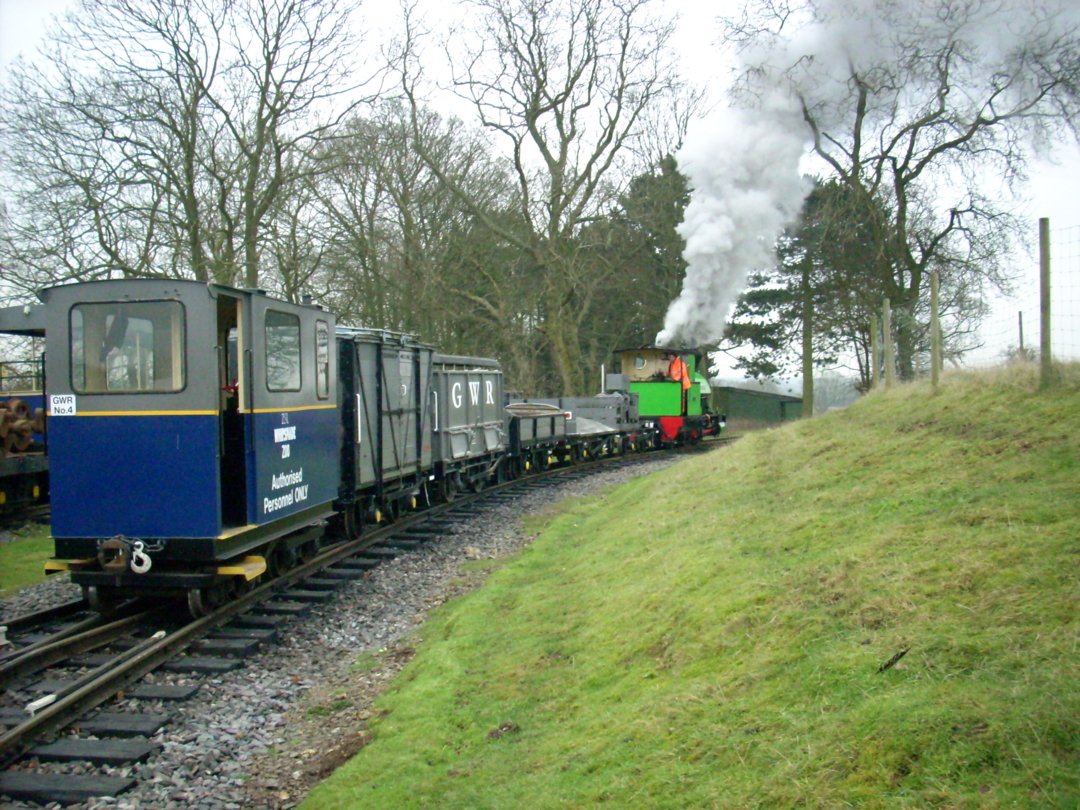 Excelsior shunting  the GWR P-Way set